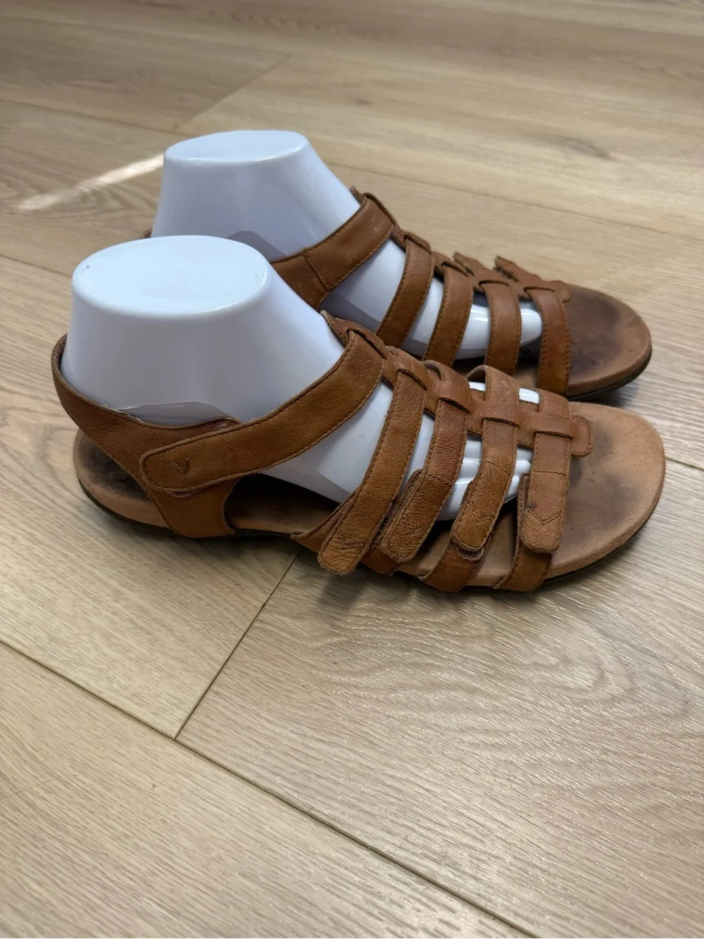 Vionic Harissa strappy brown leather orthotic footbed sandals women’s 10